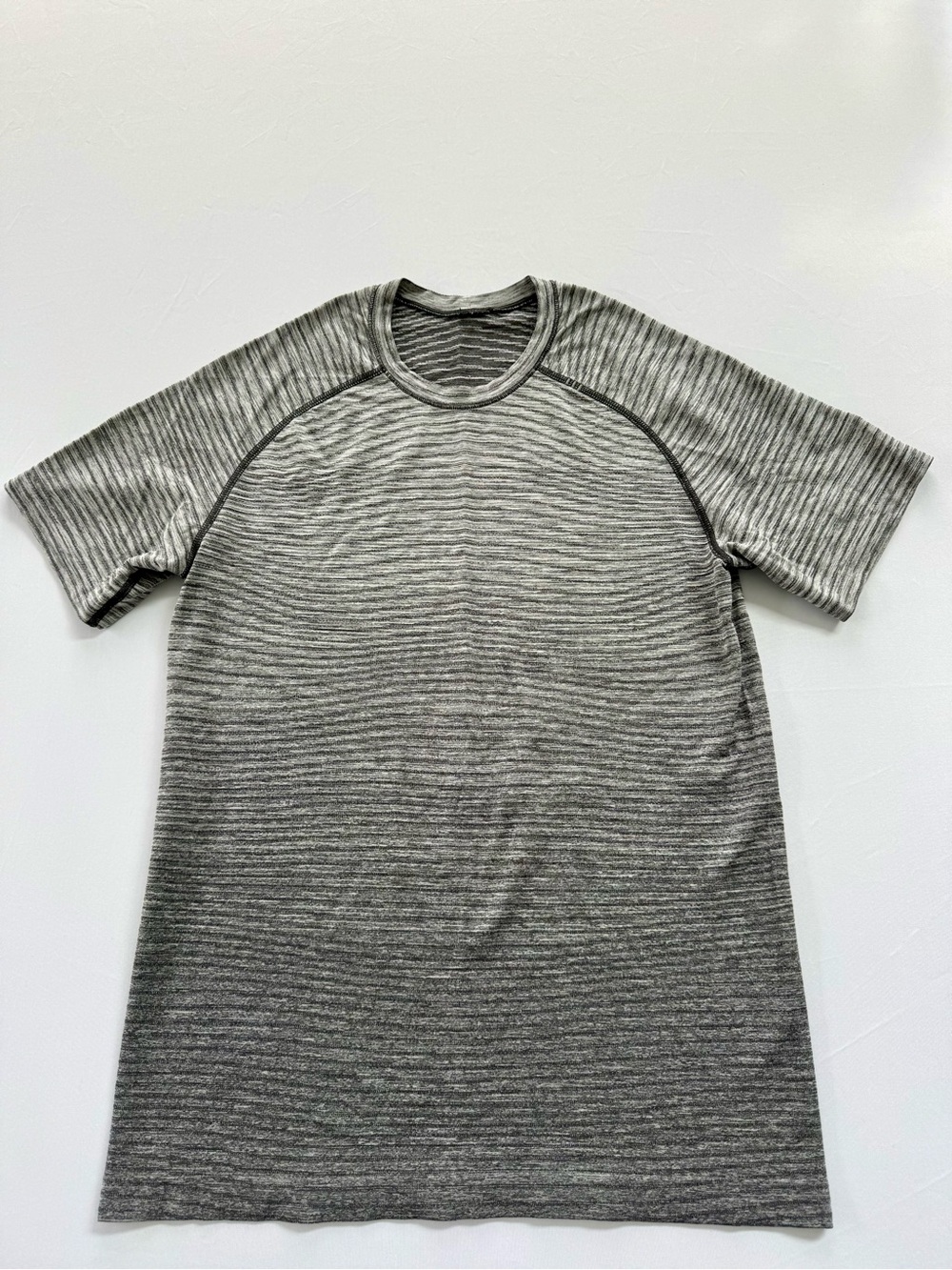 lululemon athletica Men's Grey Ombre Short-Sleeve Crew